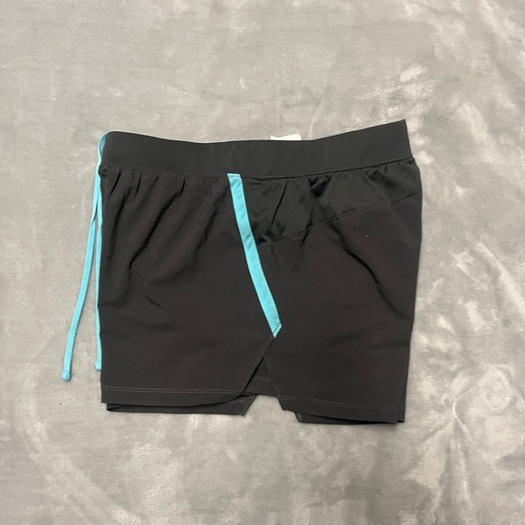 🌻Under Armour Women's Black and Blue Shorts - Picture 4 of 5